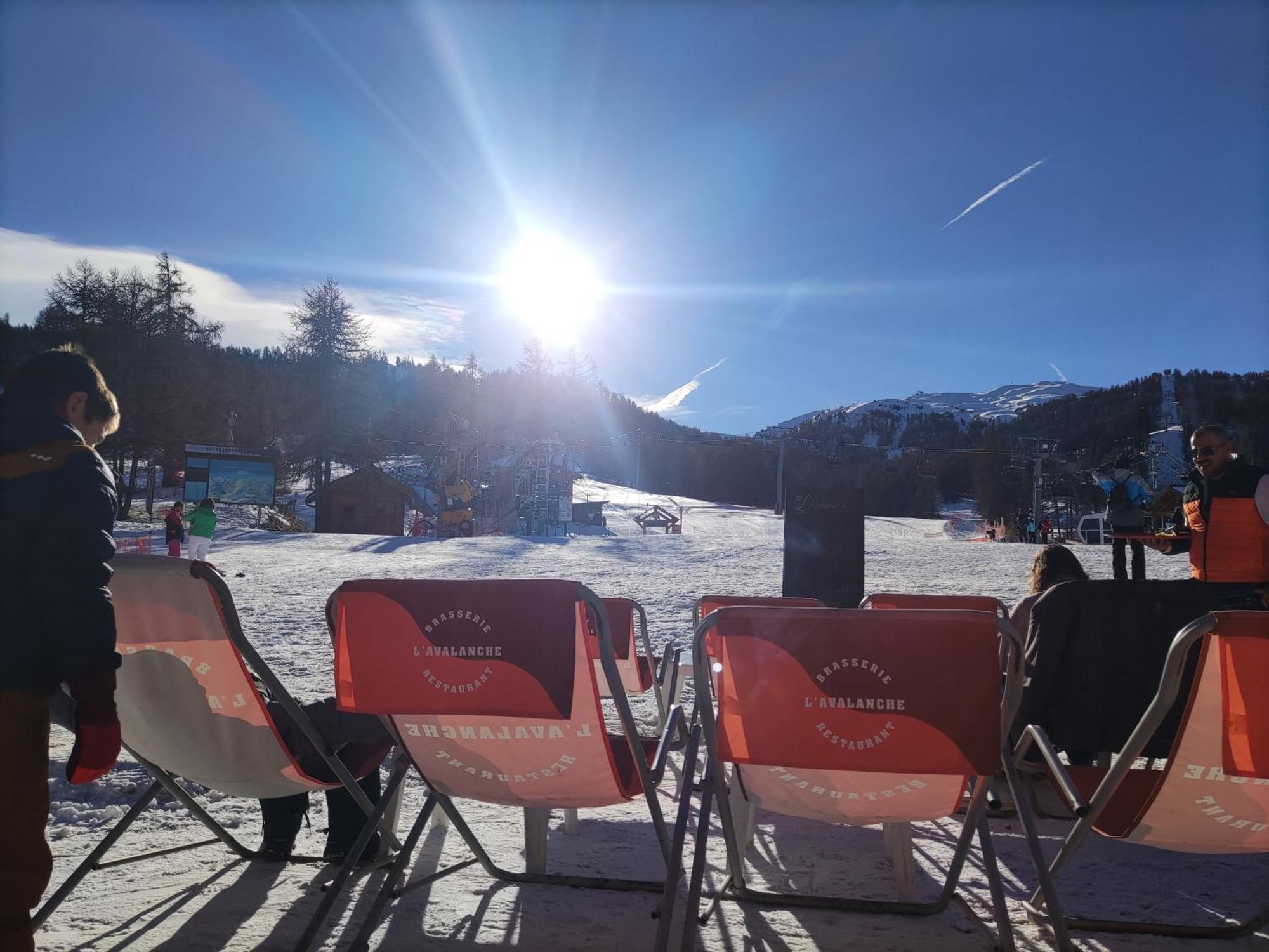 Risoul Altair Jolie T2 Confortable Skis Aux Pieds Экстерьер фото